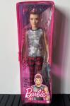 Mattel - Barbie - Fashionistas #176 - Sleeveless Tie-dye Shirt/Red Plaid Pants - Ken - Slender - Doll